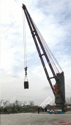 25 T x 30 M Deck Cargo Crane