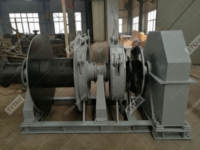 Combined Windlass and Mooring Winch